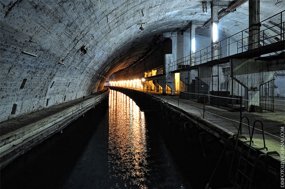 Подземный завод по ремонту подводных лодок